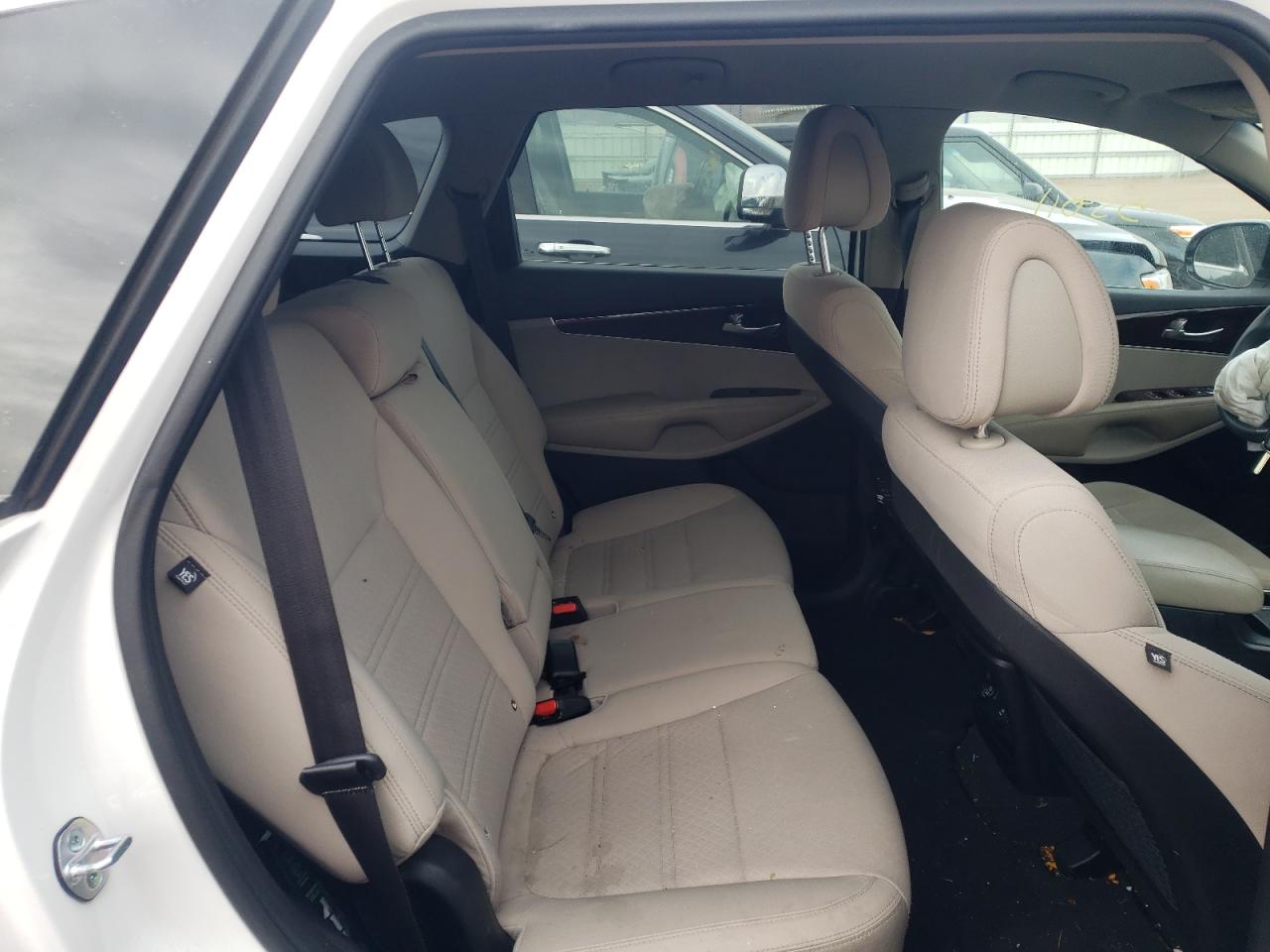 Photo 6 from auction – 2016 KIA SORENTO LX with VIN 5XYPGDA32GG031085