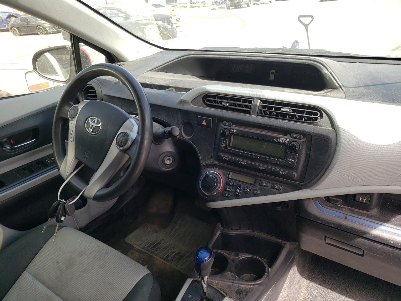 Photo 9 from auction – 2012 TOYOTA PRIUS C with VIN JTDKDTB31C1016745