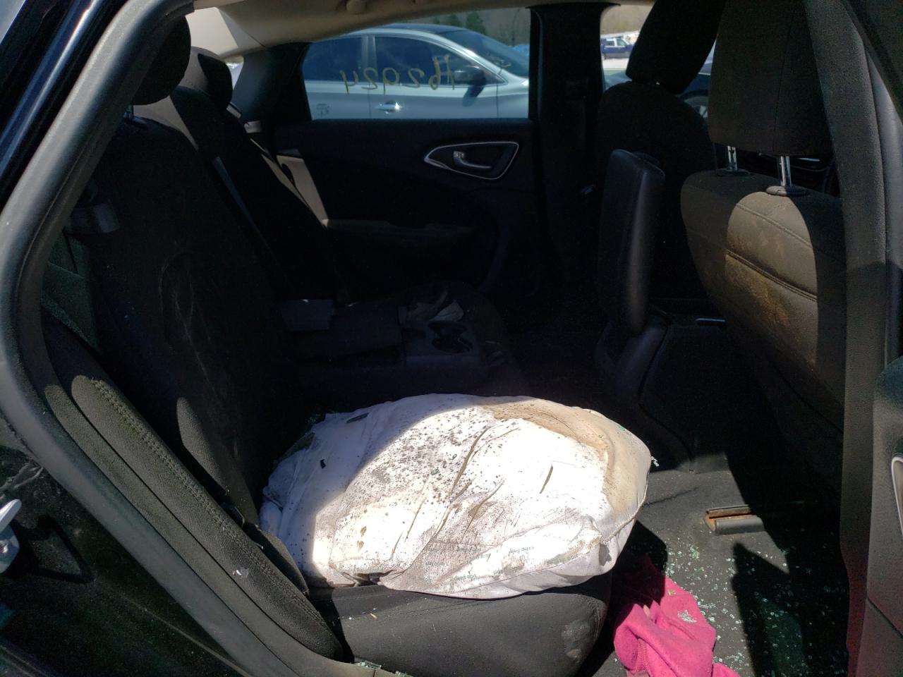 Photo 6 from auction – 2015 CHRYSLER 200 LIMITE with VIN 1C3CCCAB6FN688785