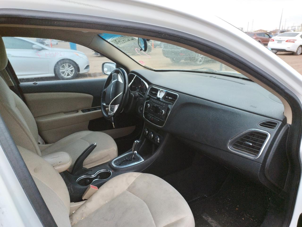 Photo 9 from auction – 2014 CHRYSLER 200 TOURIN with VIN 1C3CCBBB3EN158958