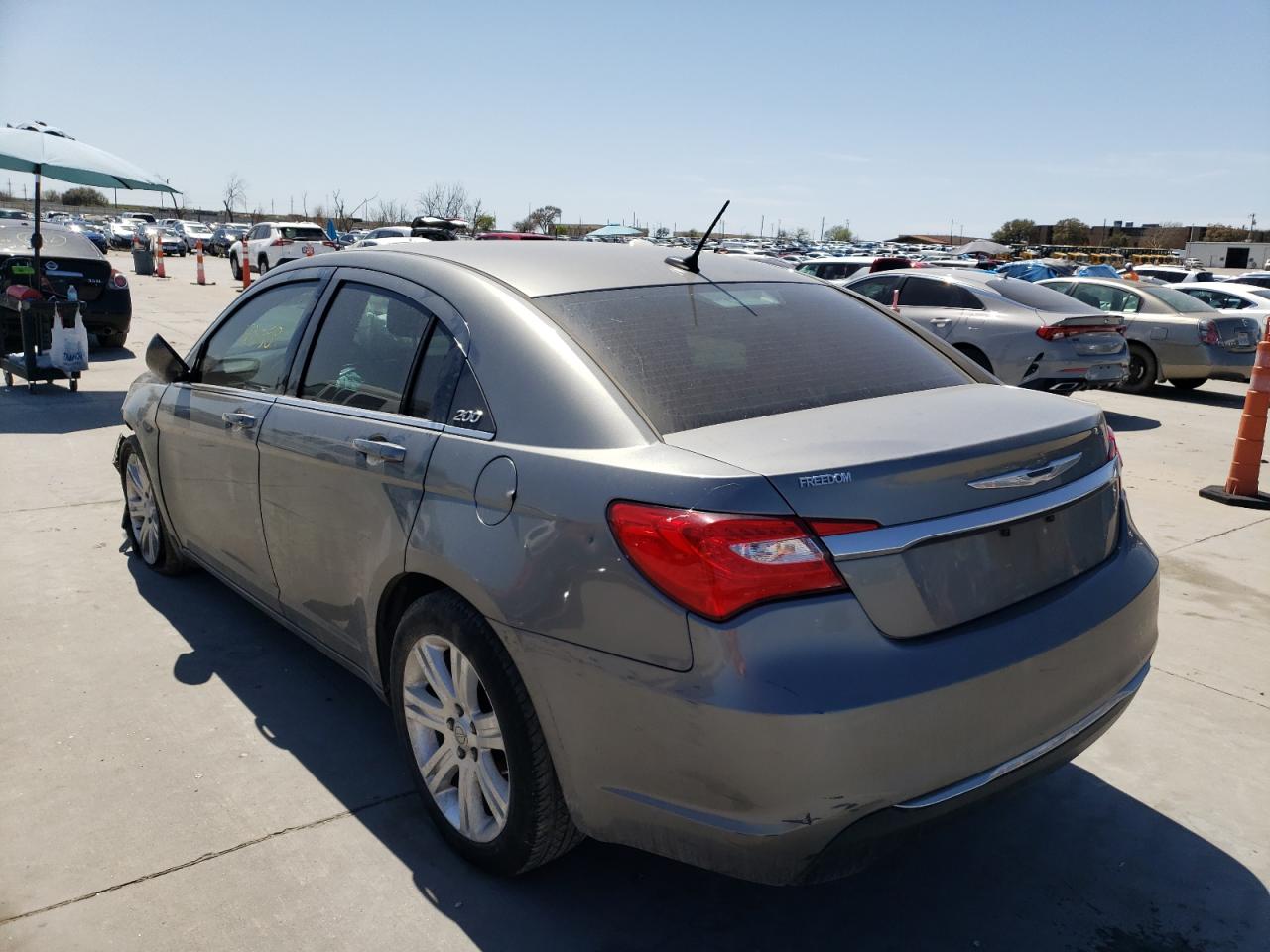 Photo 3 from auction – 2013 CHRYSLER 200 TOURIN with VIN 1C3CCBBB2DN764637
