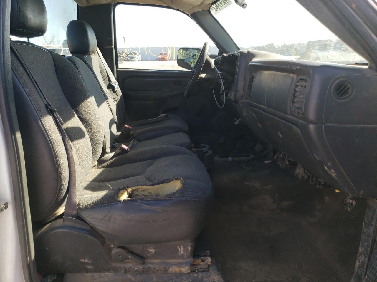 Photo 5 from auction – 2004 CHEVROLET SILVERADO with VIN 1GCHK24U74E126354