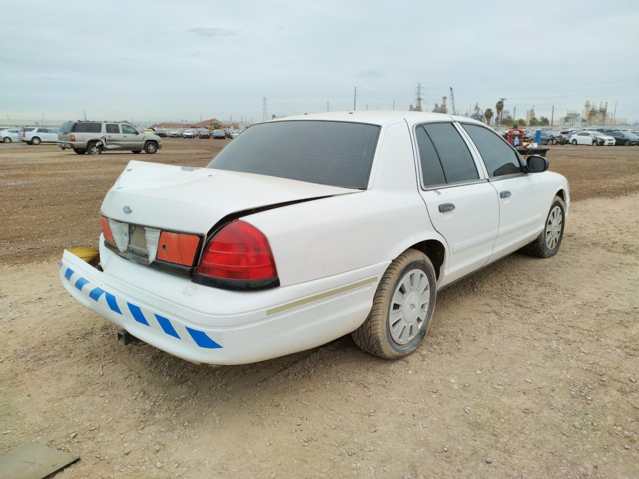 Photo 4 from auction – 2007 FORD CROWN VICT with VIN 2FAHP71W77X143779