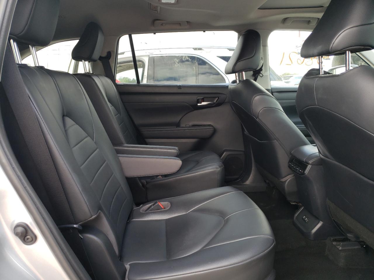 Photo 6 from auction – 2020 TOYOTA HIGHLANDER with VIN 5TDGZRAH1LS502949