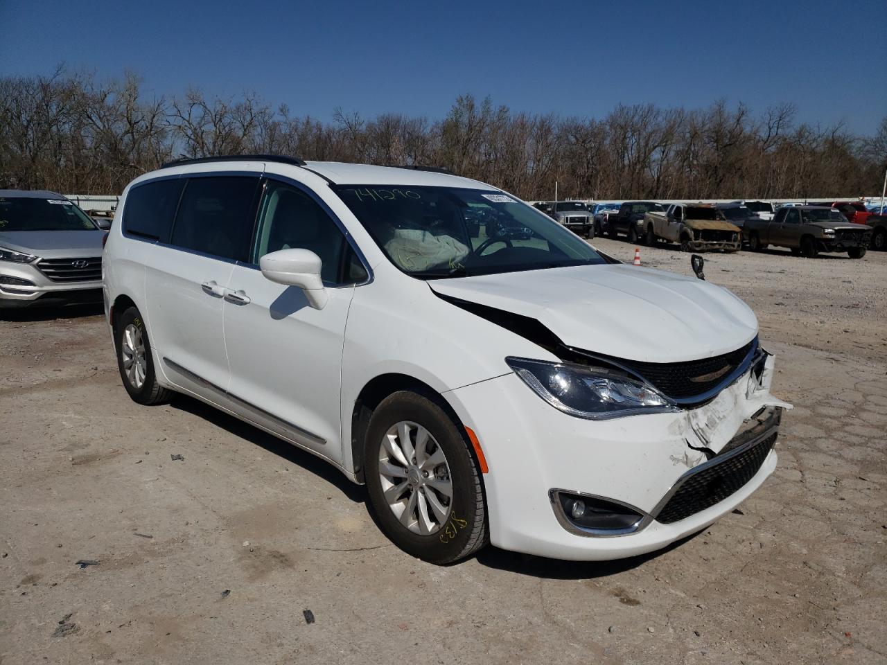 CHRYSLER PACIFICA T 2017 with VIN 2C4RC1BG1HR741290 - Photo from auction