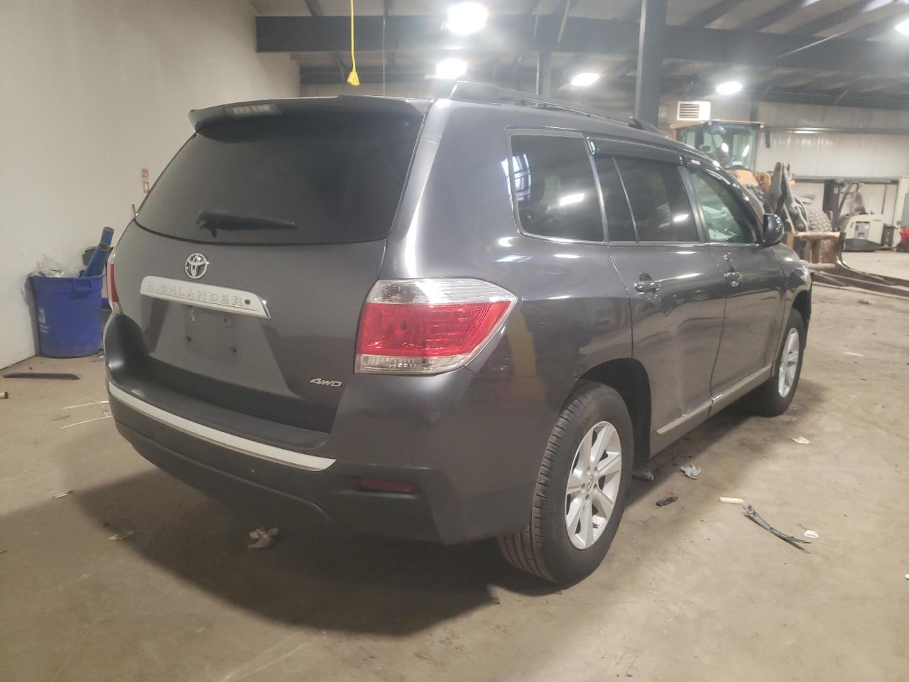 Photo 4 from auction – 2013 TOYOTA HIGHLANDER with VIN 5TDBK3EH2DS259448