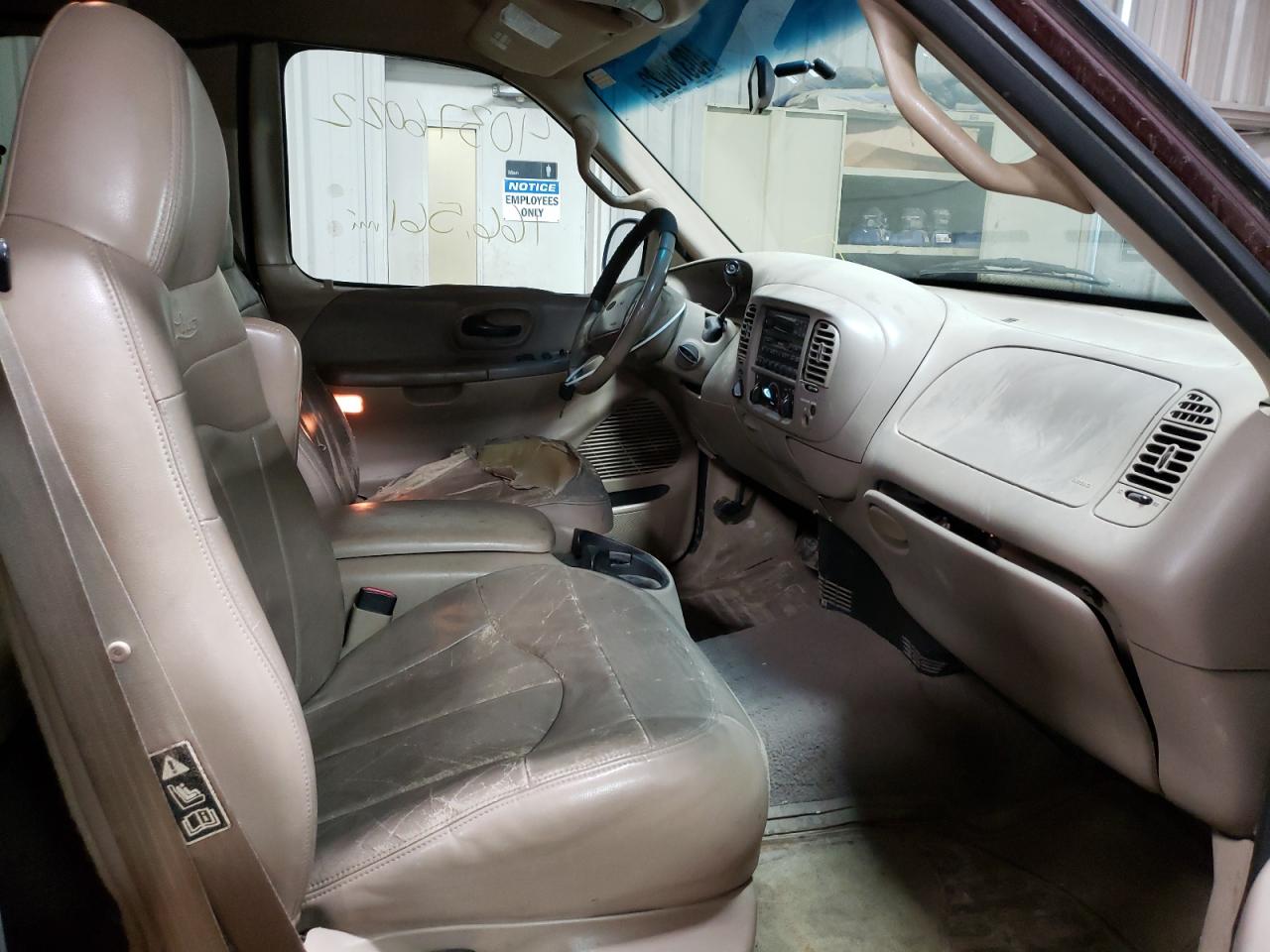 Photo 5 from auction – 2000 FORD F150 with VIN 1FTRX18L2YNB01031