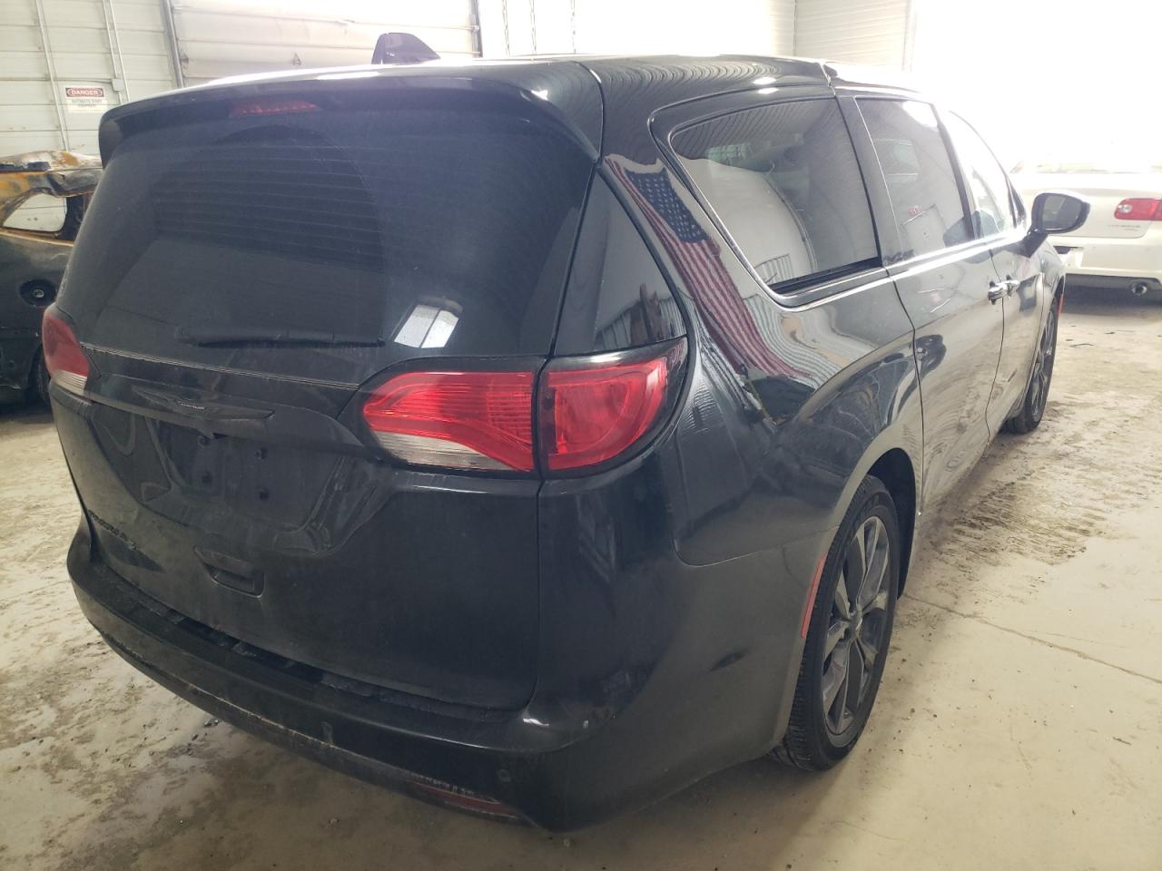 Photo 4 from auction – 2018 CHRYSLER PACIFICA T with VIN 2C4RC1FG8JR334034