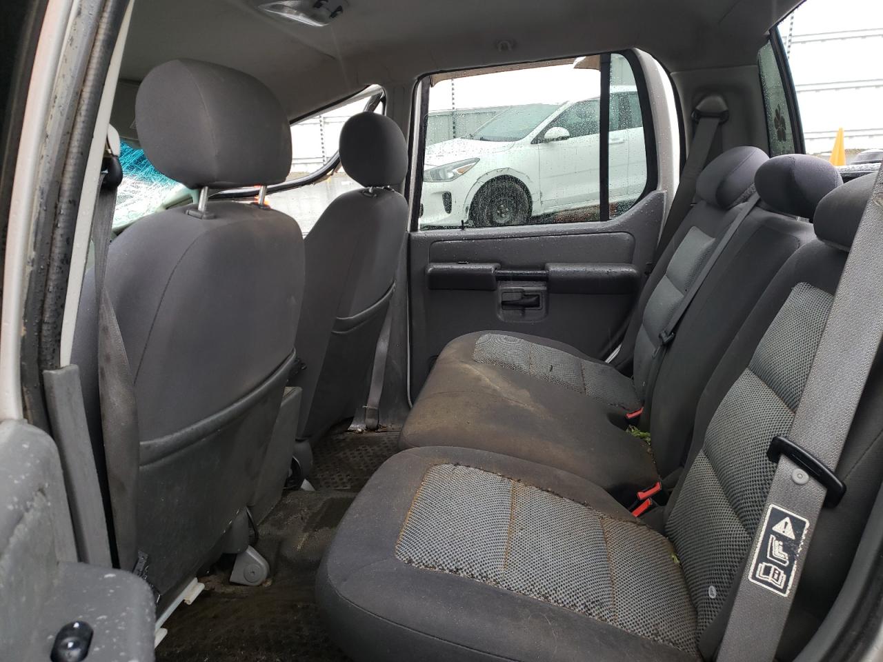 Photo 6 from auction – 2004 FORD EXPLORER S with VIN 1FMZU67K54UB35023