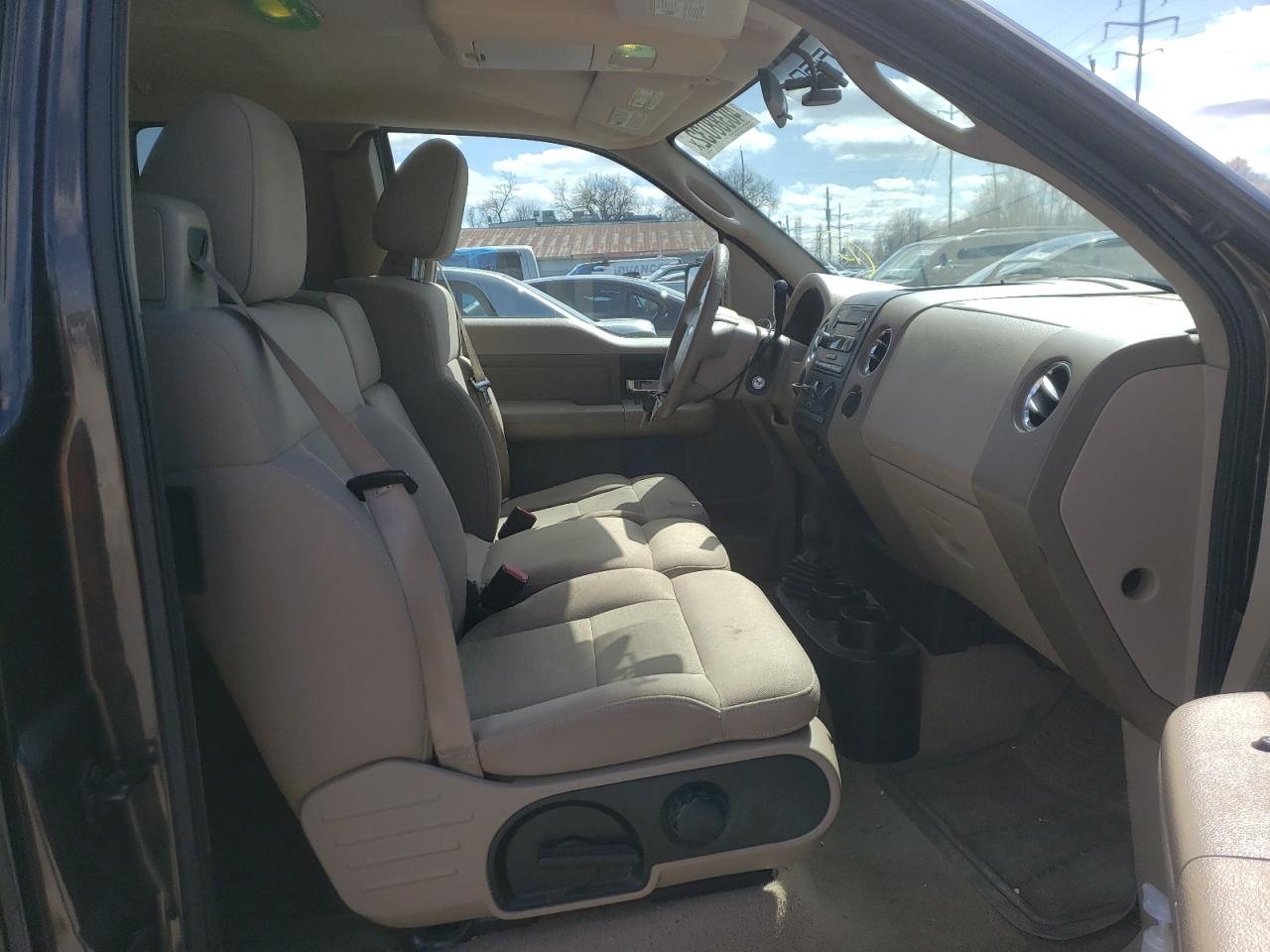 Photo 5 from auction – 2005 FORD F150 with VIN 1FTRX14W25NA18081