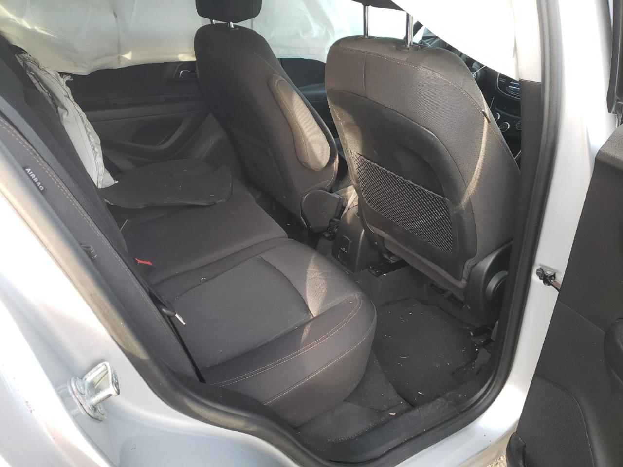 Photo 6 from auction – 2017 CHEVROLET TRAX 1LT with VIN 3GNCJLSB4HL182852
