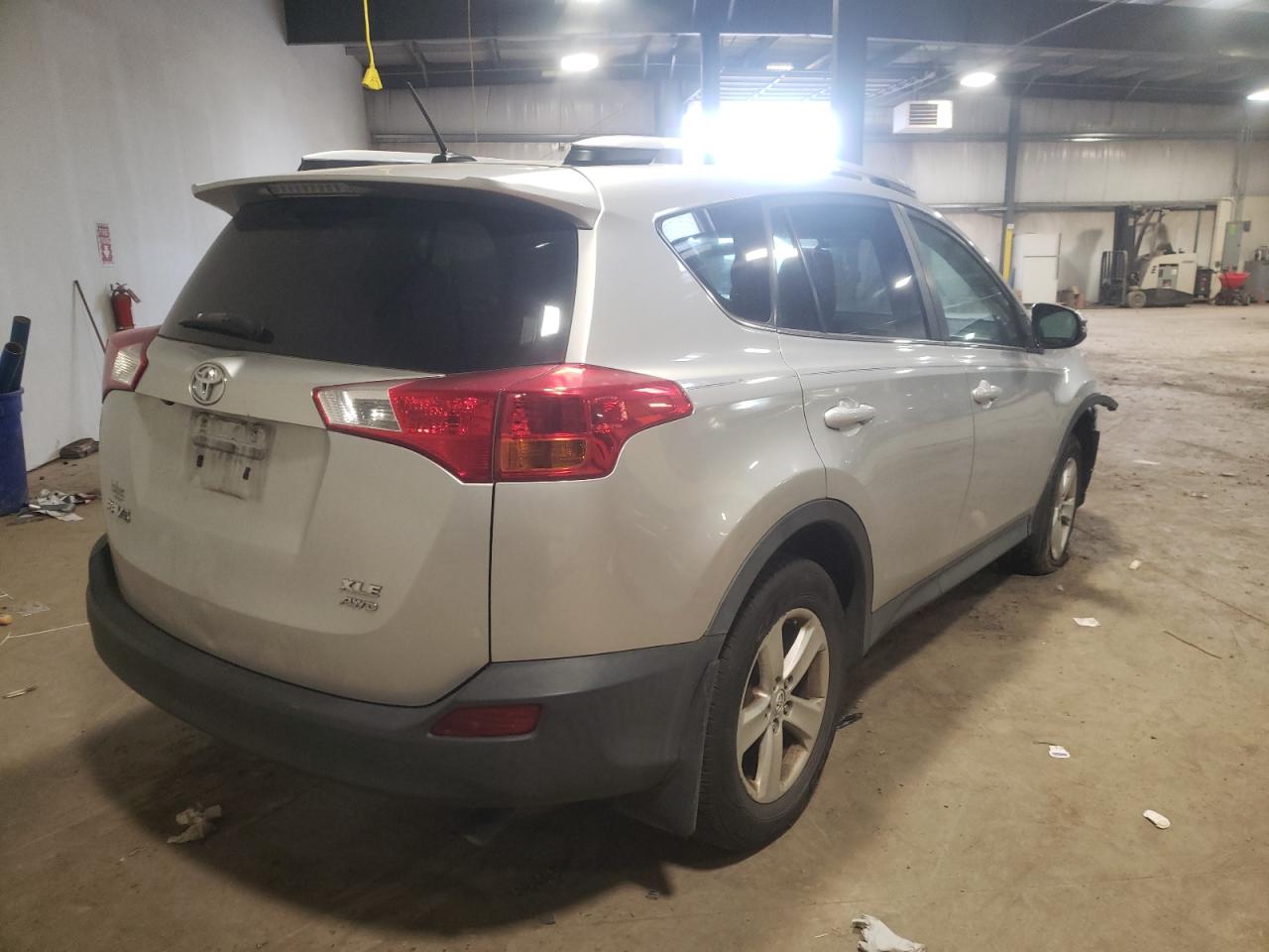 Photo 4 from auction – 2013 TOYOTA RAV4 XLE with VIN 2T3RFREVXDW123224