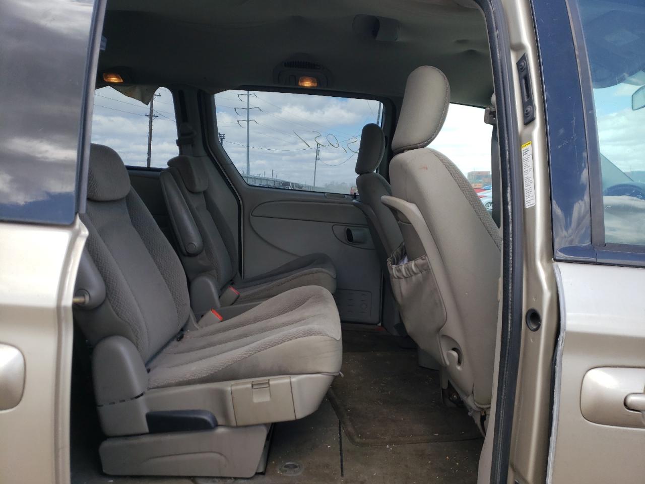 Photo 6 from auction – 2005 CHRYSLER TOWN & COU with VIN 2C4GP54L95R228538
