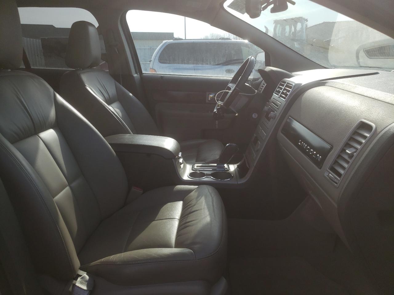 Photo 5 from auction – 2007 LINCOLN MKX with VIN 2LMDU88C37BJ36599