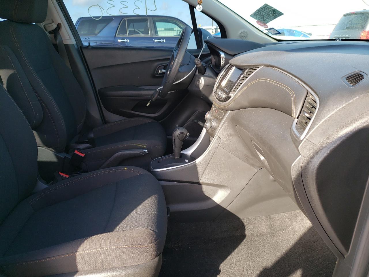 Photo 5 from auction – 2018 CHEVROLET TRAX LS with VIN KL7CJKSB2JB509191
