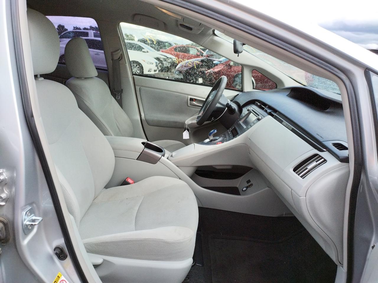 Photo 5 from auction – 2013 TOYOTA PRIUS with VIN JTDKN3DU5D5632655