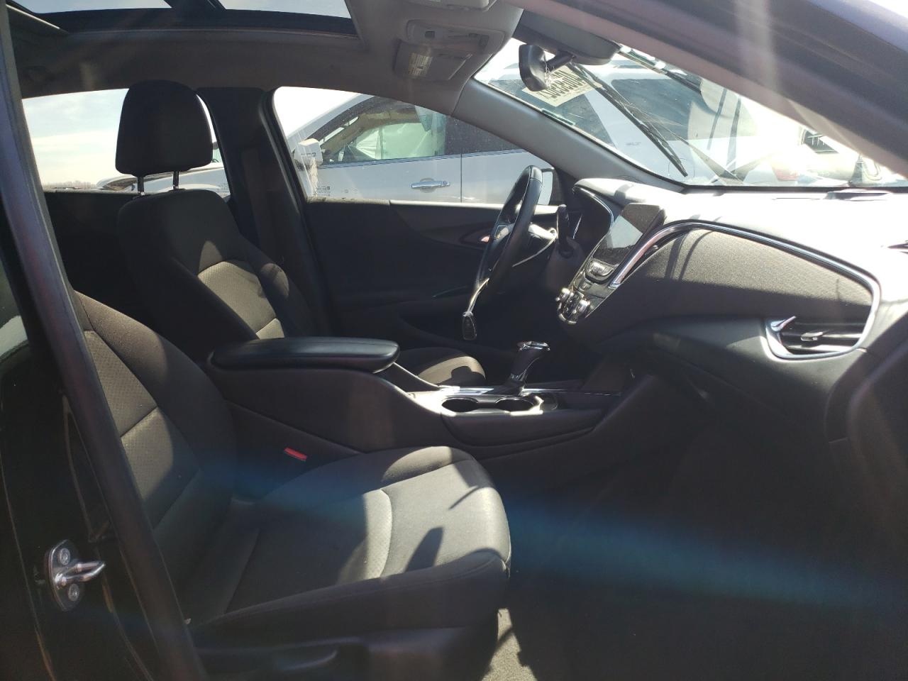 Photo 5 from auction – 2017 CHEVROLET MALIBU LT with VIN 1G1ZE5ST5HF222550