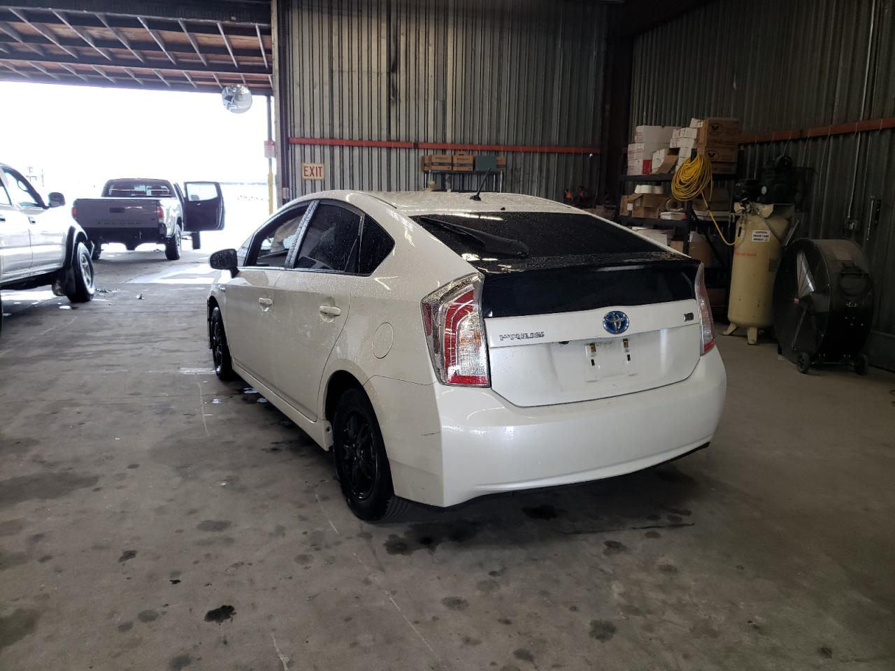 Photo 3 from auction – 2015 TOYOTA PRIUS with VIN JTDKN3DU5F1927412