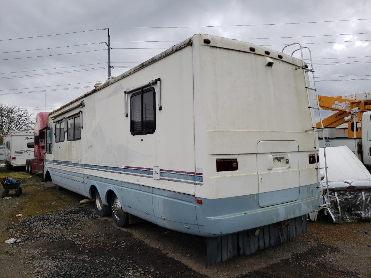 Photo 3 from auction – 1998 DOLI MOTORHOME with VIN 1GBLP37J9V3315382