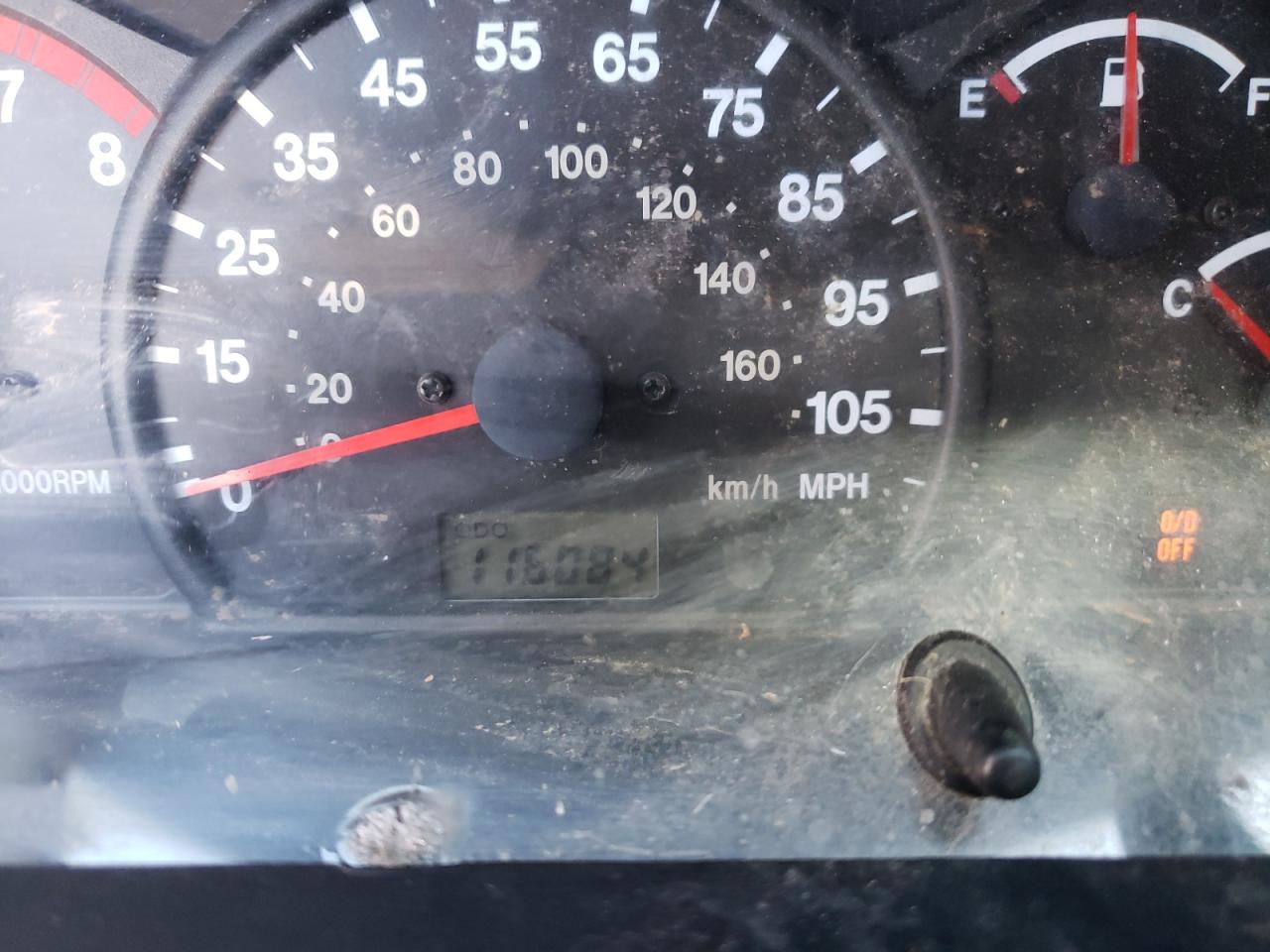 Photo 8 from auction – 2000 CHEVROLET TRACKER with VIN 2CNBJ13C7Y6957662