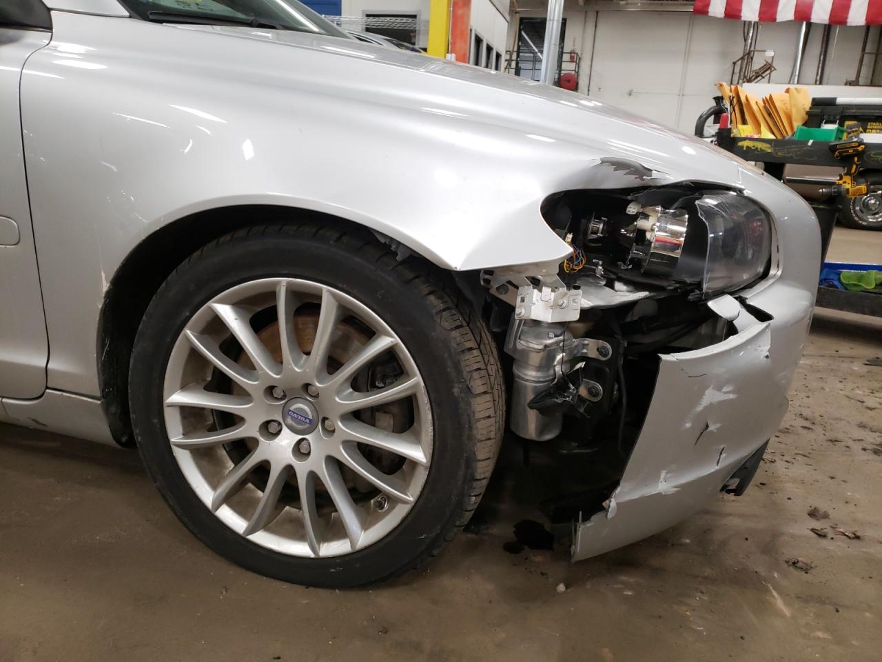 Photo 9 from auction – 2009 VOLVO C70 T5 with VIN YV1MC67239J073612