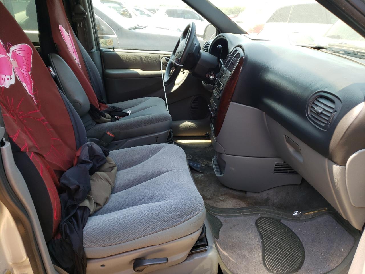 Photo 5 from auction – 2004 CHRYSLER TOWN & COU with VIN 1C4GP45R04B584600