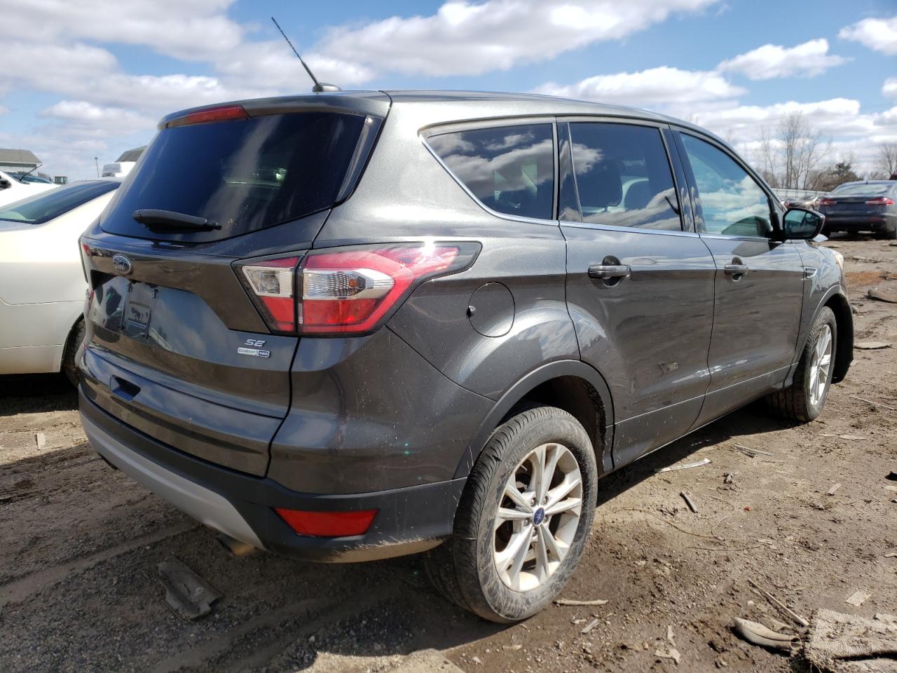 Photo 4 from auction – 2017 FORD ESCAPE SE with VIN 1FMCU9GD5HUB30516