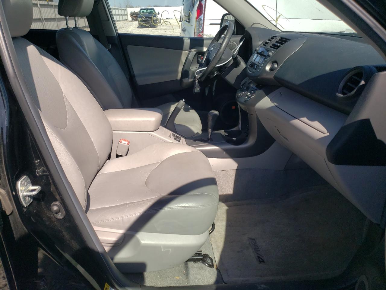 Photo 5 from auction – 2011 TOYOTA RAV4 LIMIT with VIN 2T3DF4DV2BW165351