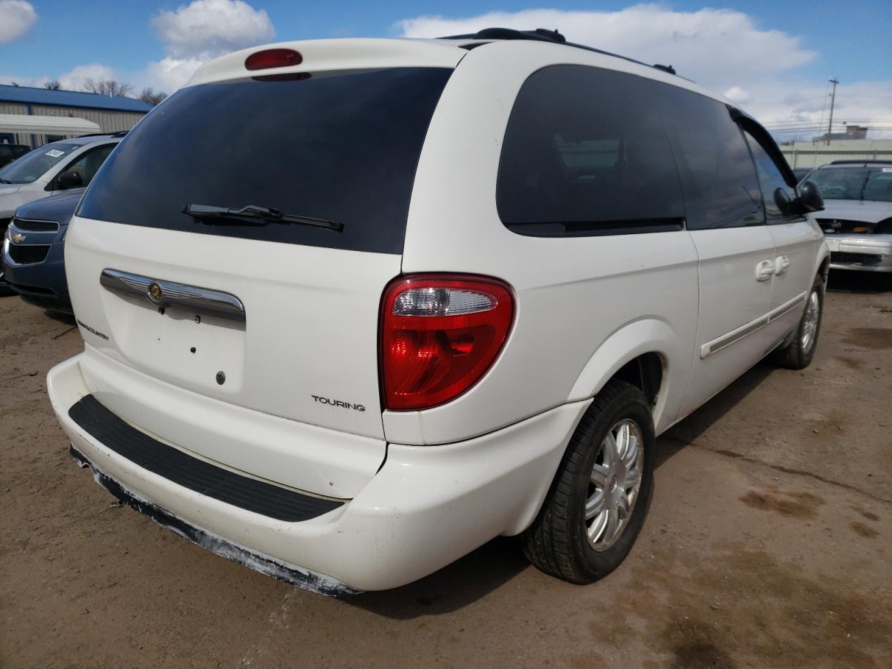 Photo 4 from auction – 2006 CHRYSLER TOWN & COU with VIN 2A4GP54L66R818062