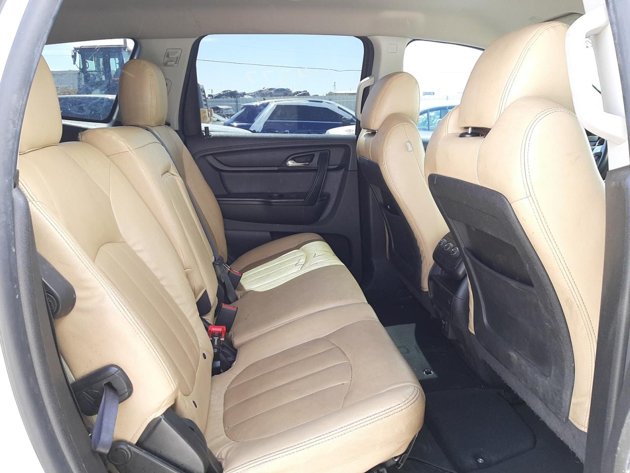 Photo 6 from auction – 2014 CHEVROLET TRAVERSE L with VIN 1GNKVGKD1EJ330550
