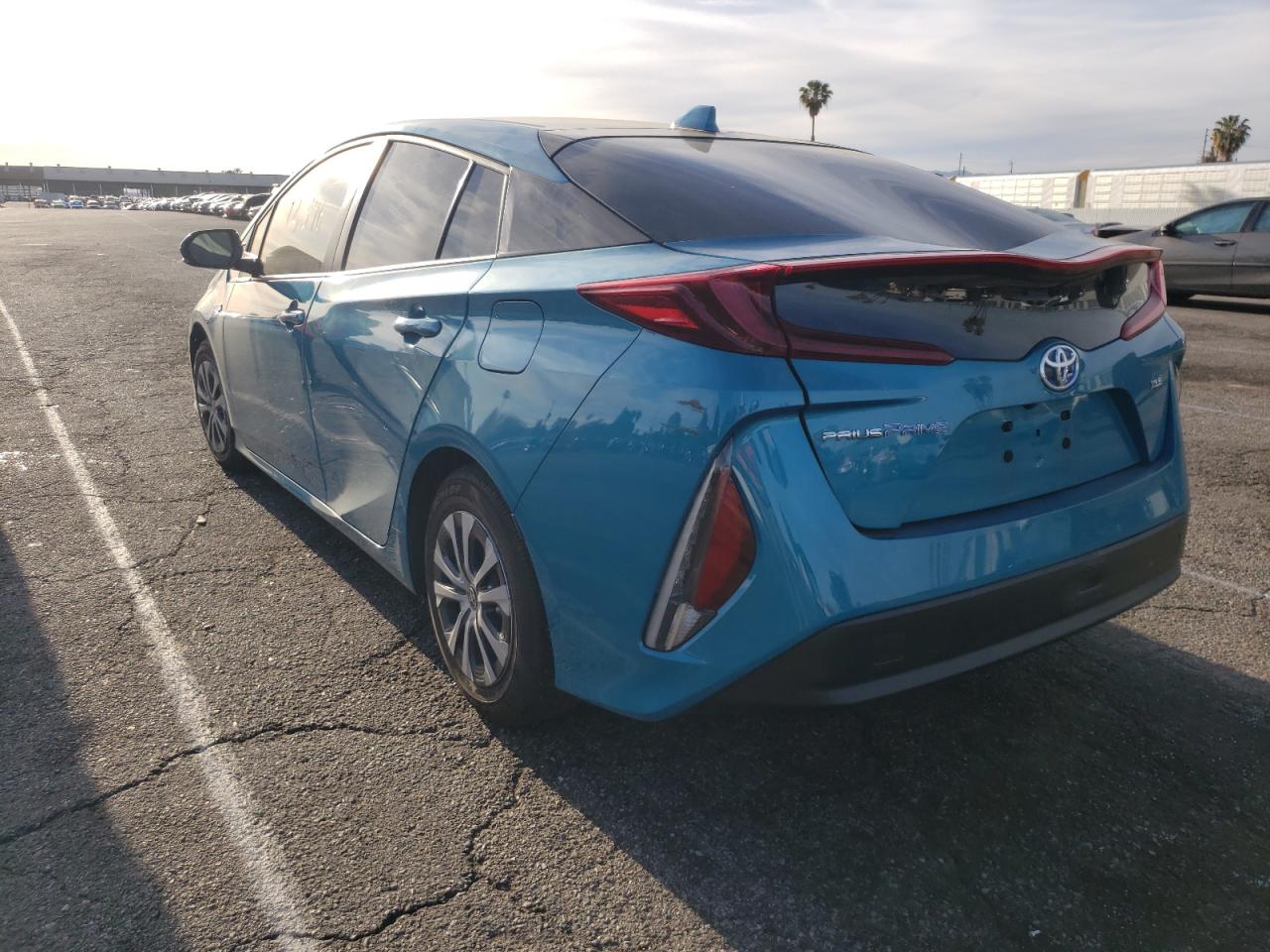 Photo 3 from auction – 2022 TOYOTA PRIUS PRIM with VIN JTDKAMFP7N3198776
