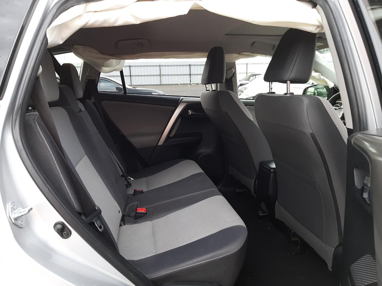 Photo 6 from auction – 2014 TOYOTA RAV4 XLE with VIN JTMWFREV6ED028144