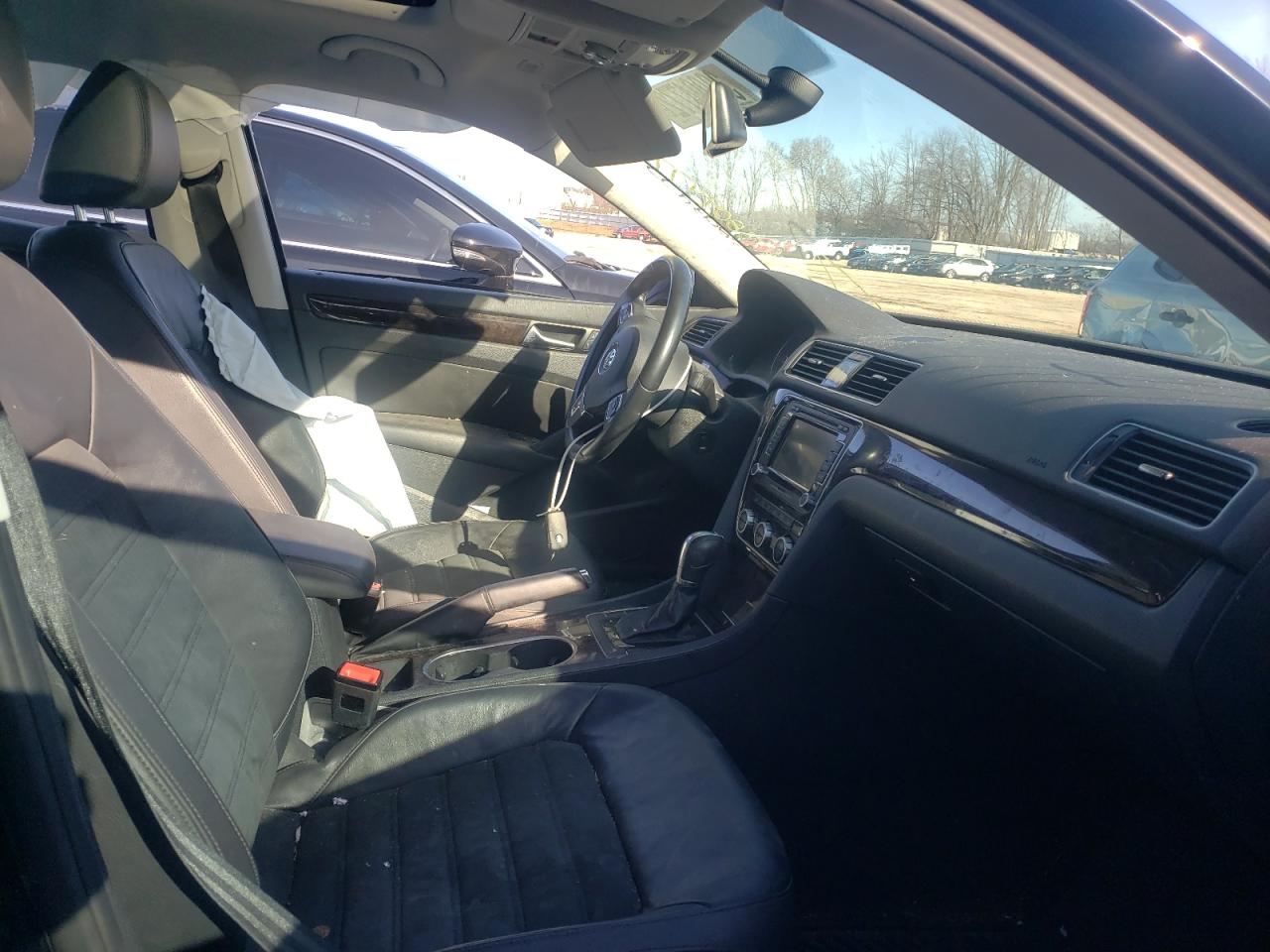 Photo 5 from auction – 2014 VOLKSWAGEN PASSAT SEL with VIN 1VWCN7A3XEC071659