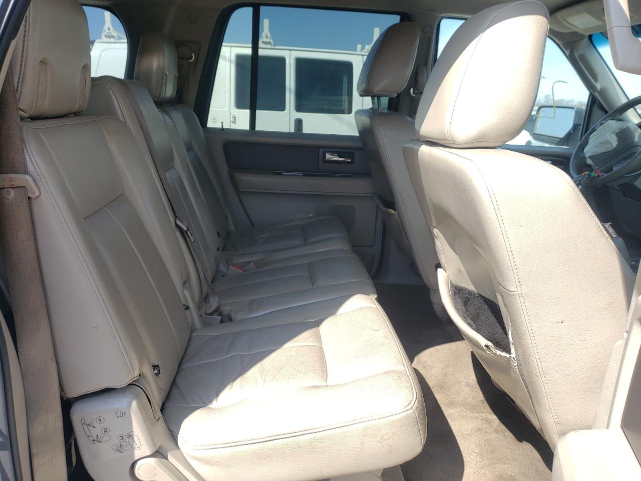 Photo 6 from auction – 2011 FORD EXPEDITION with VIN 1FMJK1H52BEF45820