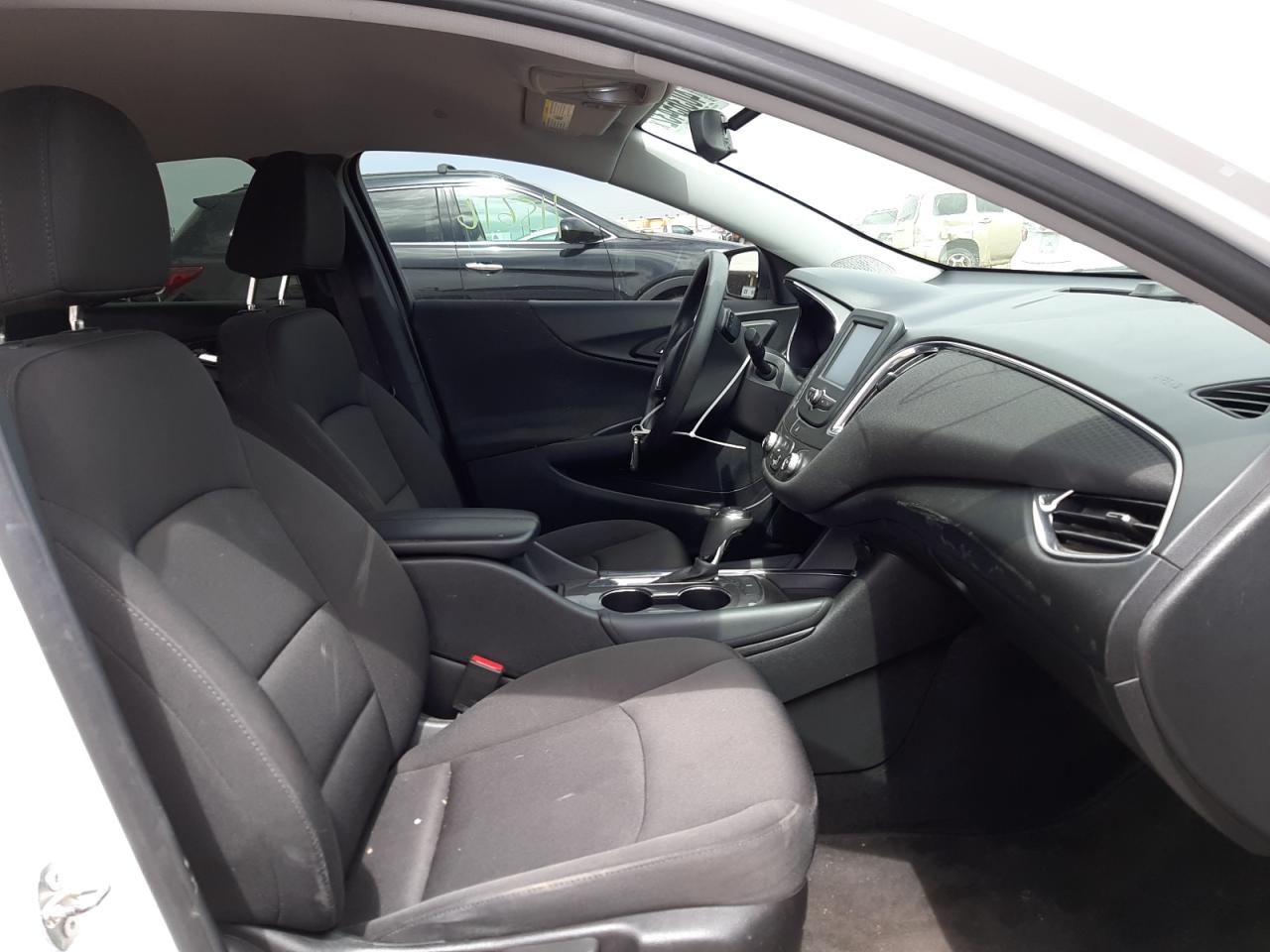 Photo 5 from auction – 2018 CHEVROLET MALIBU LT with VIN 1G1ZD5ST5JF261535