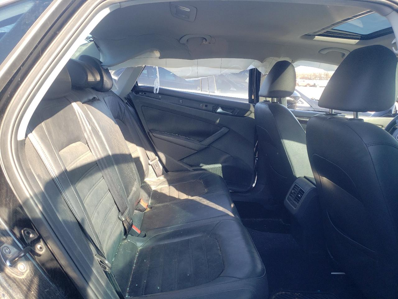 Photo 6 from auction – 2014 VOLKSWAGEN PASSAT SEL with VIN 1VWCN7A3XEC071659