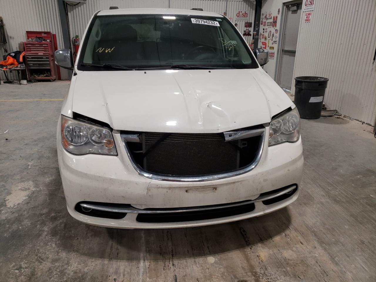 Photo 9 from auction – 2011 CHRYSLER TOWN & COU with VIN 2A4RR8DG0BR612270