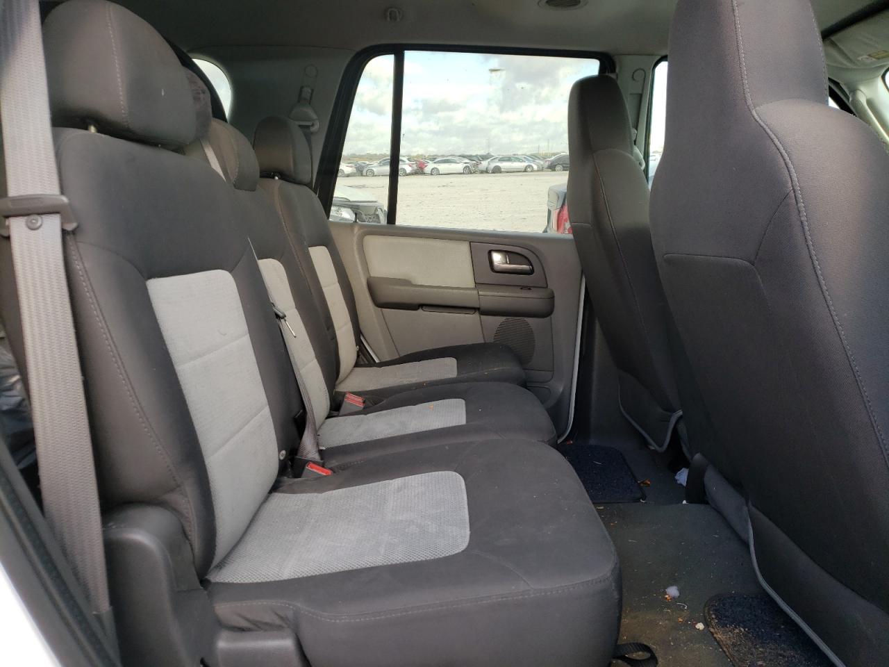 Photo 6 from auction – 2004 FORD EXPEDITION with VIN 1FMPU16W44LB45613