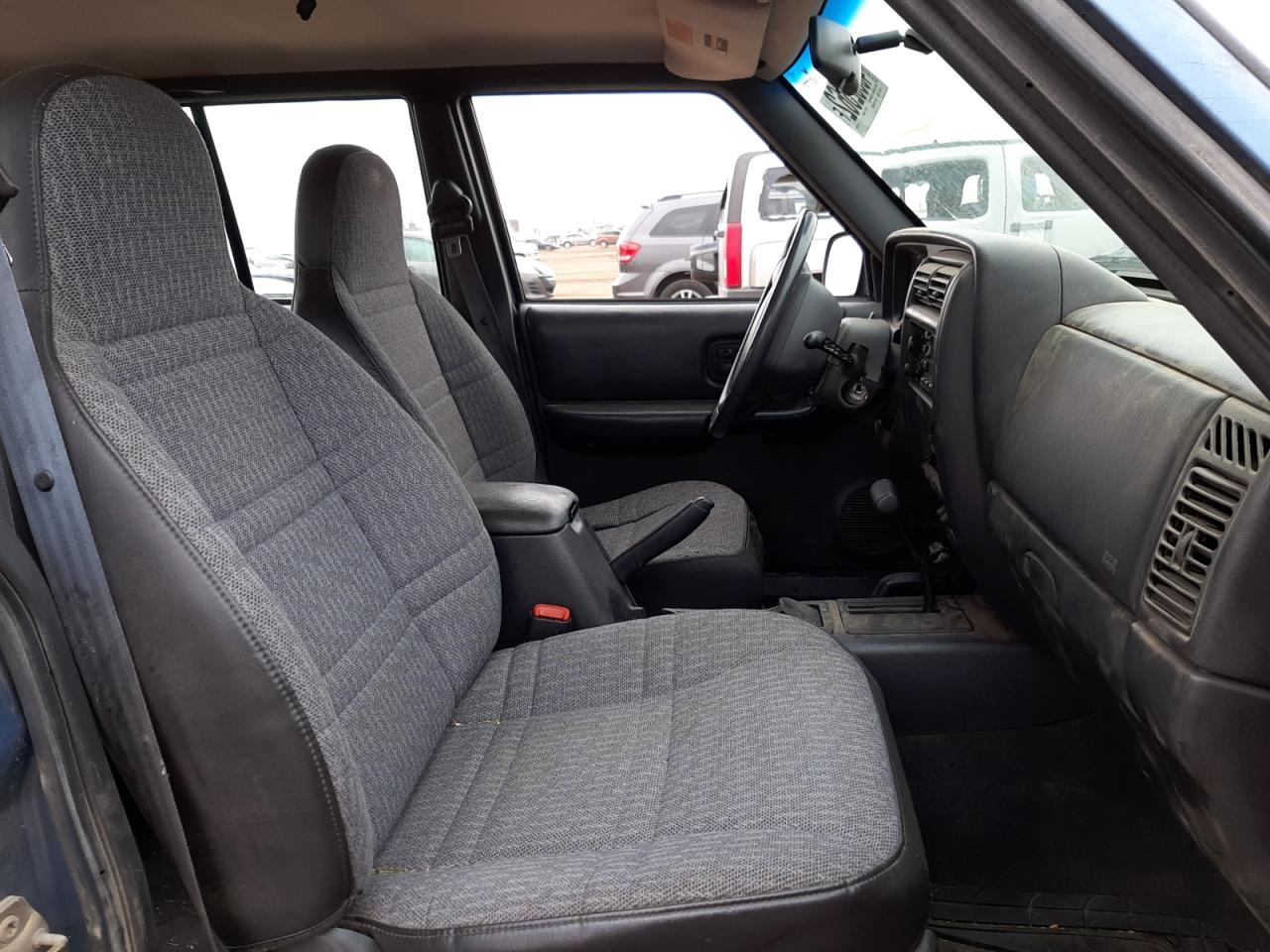 Photo 5 from auction – 1999 JEEP CHEROKEE S with VIN 1J4FF68S3XL652258