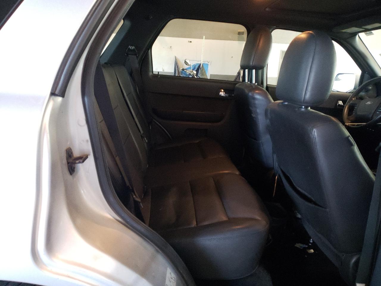 Photo 6 from auction – 2011 FORD ESCAPE with VIN 1FMCU0EG6BKC42544