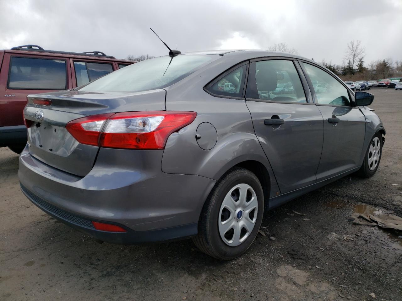 Photo 4 from auction – 2013 FORD FOCUS S with VIN 1FADP3E22DL128758