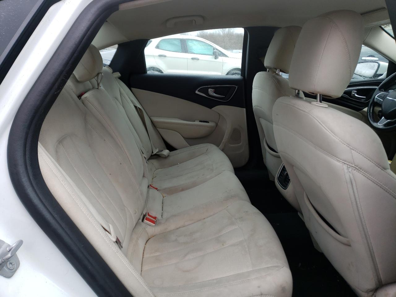 Photo 6 from auction – 2015 CHRYSLER 200 LIMITE with VIN 1C3CCCAG3FN516399