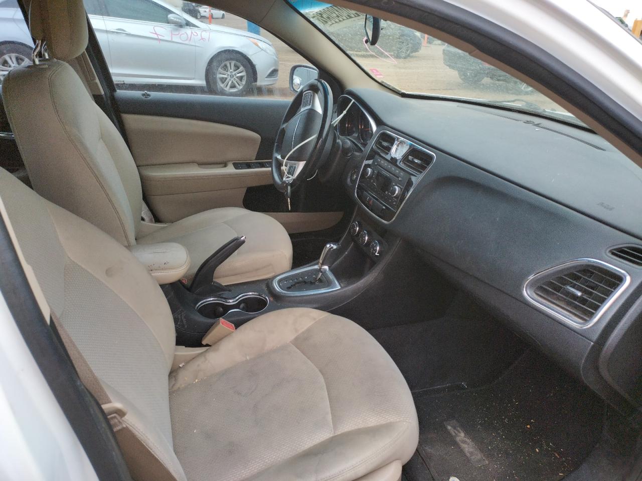 Photo 5 from auction – 2014 CHRYSLER 200 TOURIN with VIN 1C3CCBBB3EN158958