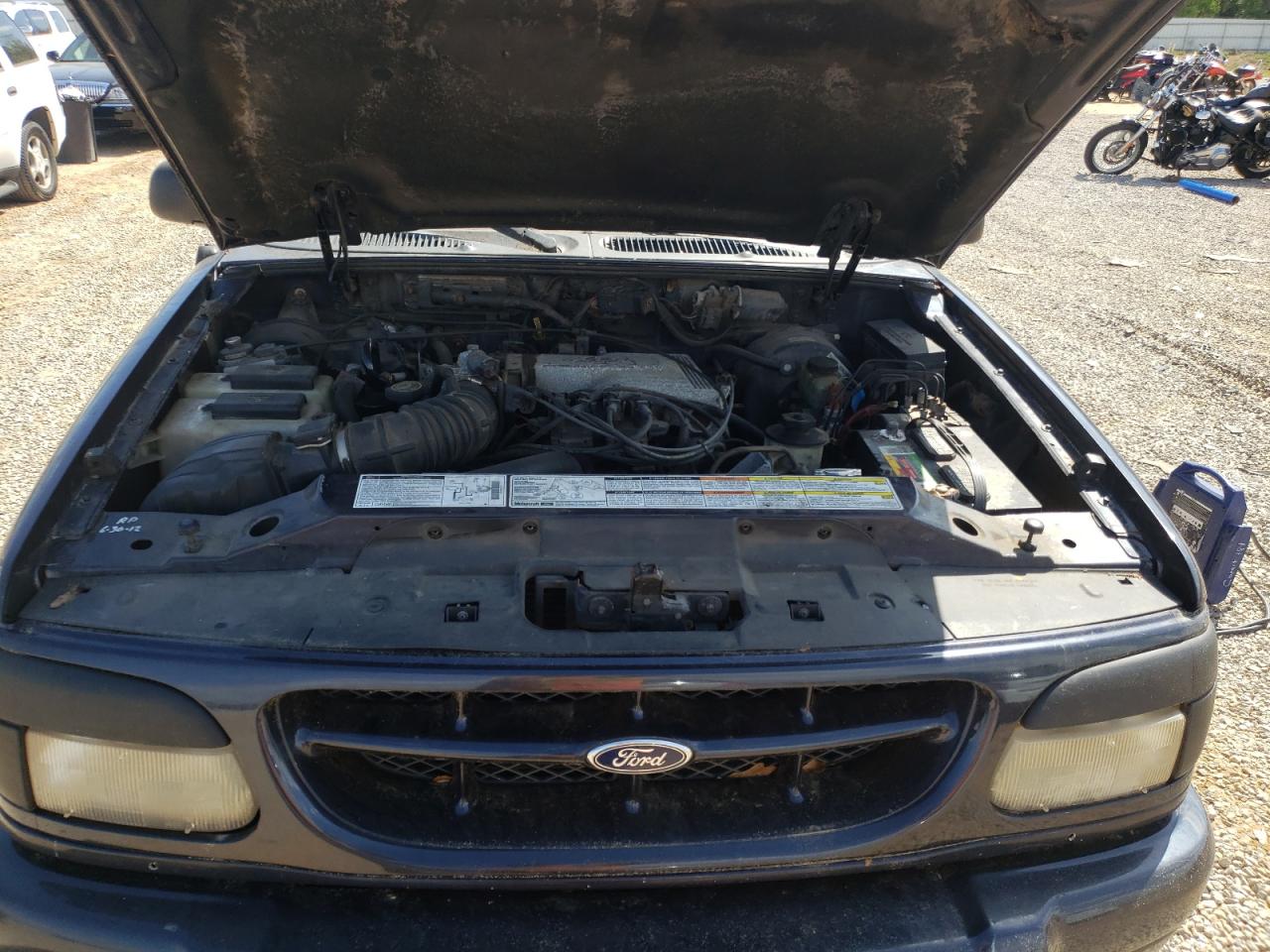 Photo 7 from auction – 2000 FORD EXPLORER L with VIN 1FMZU85P8YZB71825