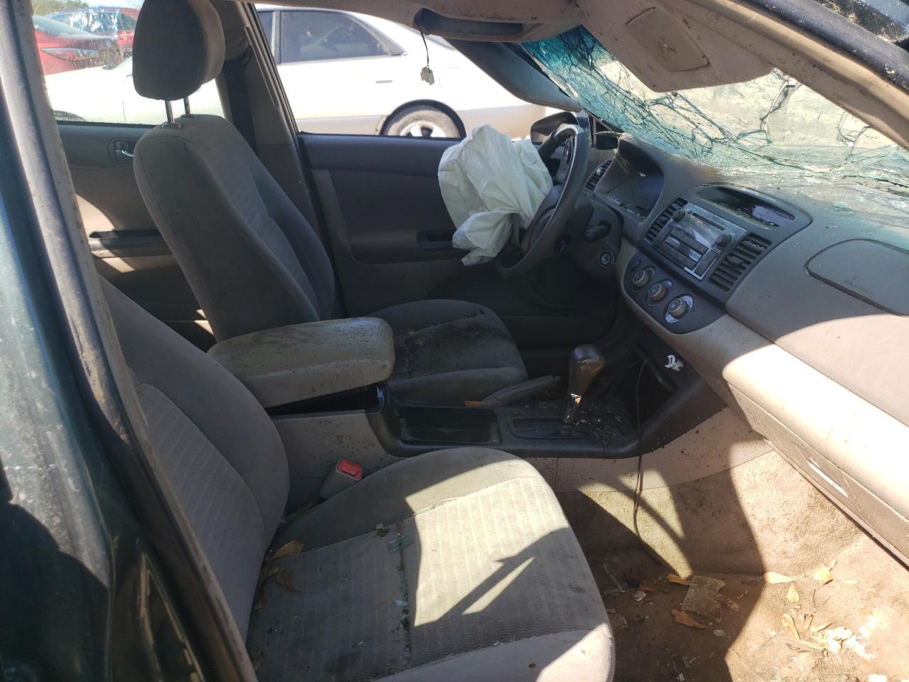 Photo 5 from auction – 2005 TOYOTA CAMRY LE with VIN 4T1BE32K55U070499