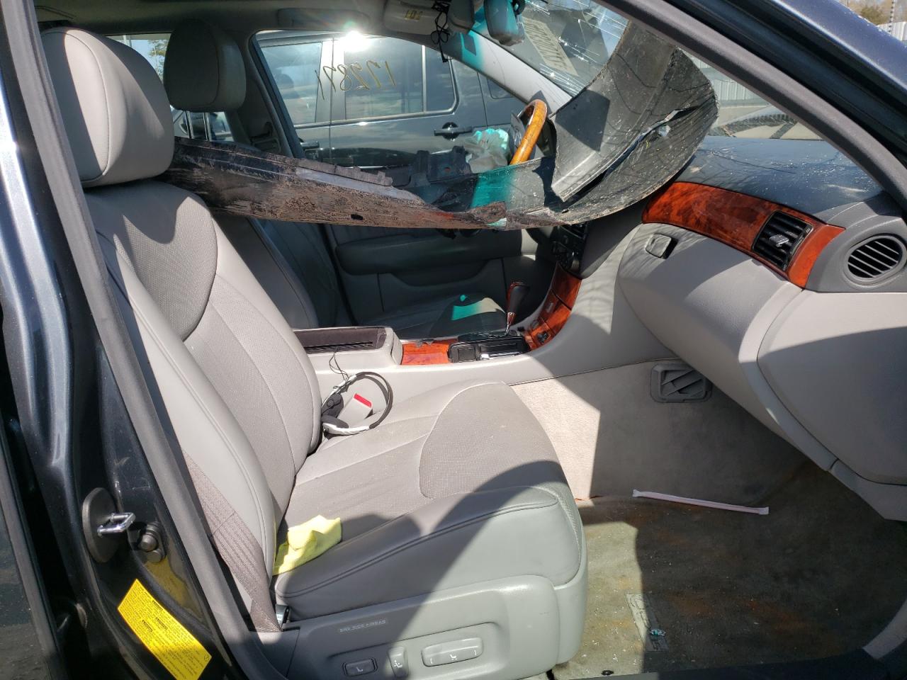 Photo 5 from auction – 2005 LEXUS LS 430 with VIN JTHBN36F055017185