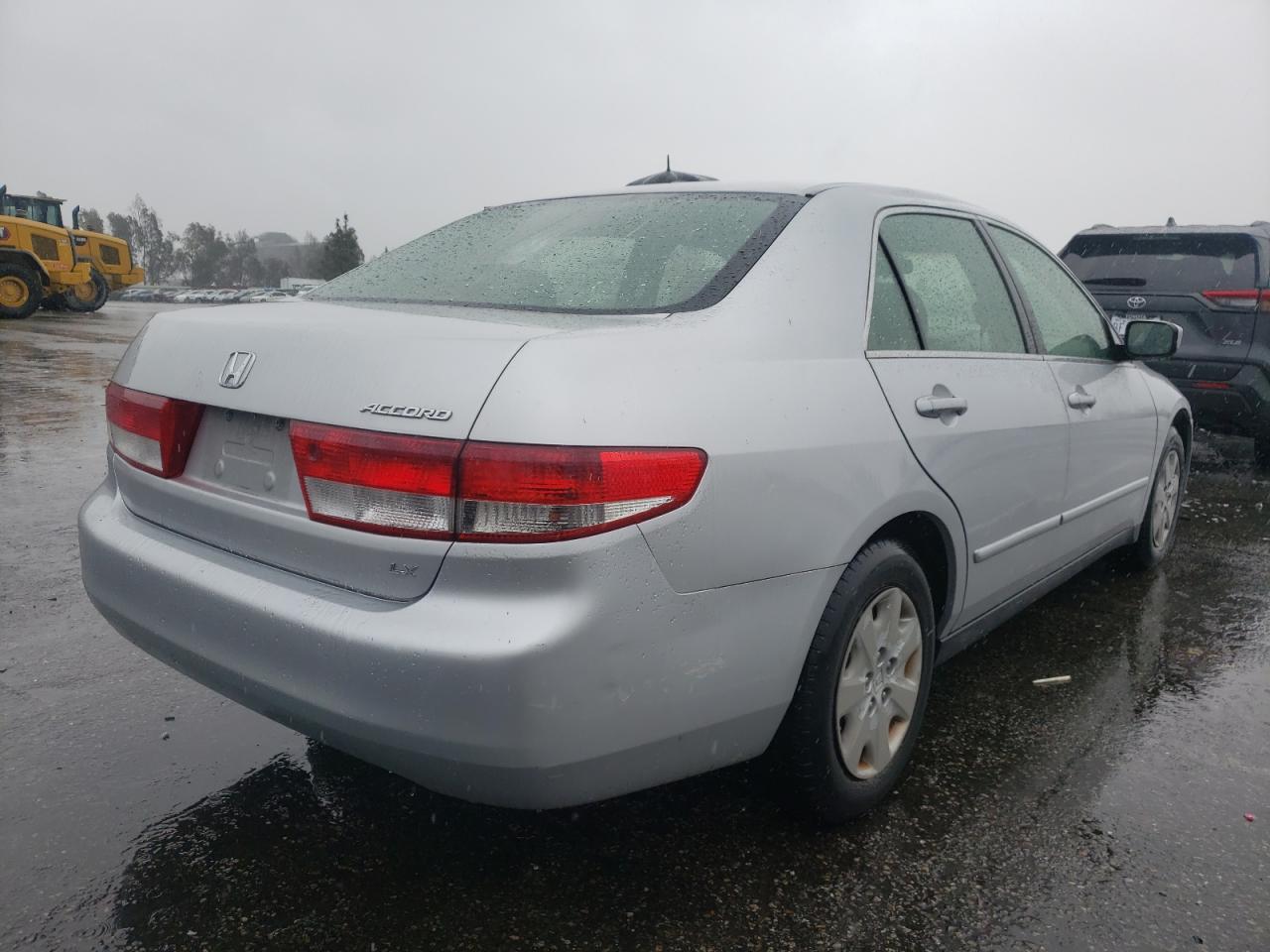 Photo 4 from auction – 2003 HONDA ACCORD LX with VIN JHMCM56333C013844
