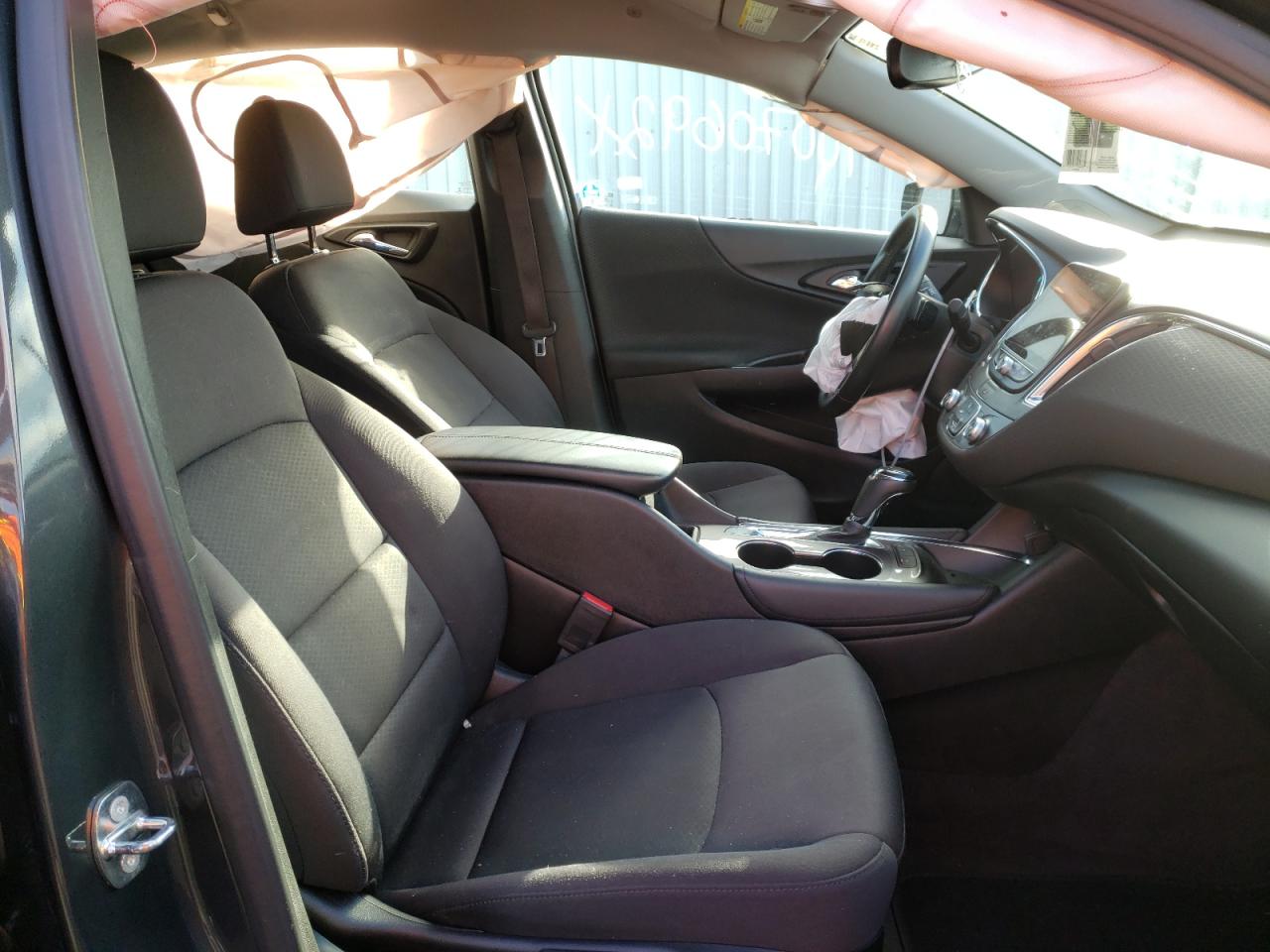 Photo 5 from auction – 2018 CHEVROLET MALIBU LT with VIN 1G1ZD5ST4JF114977