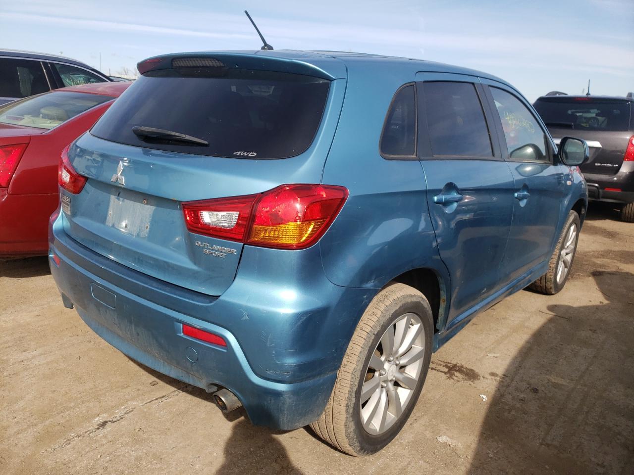 Photo 4 from auction – 2011 MITSUBISHI OUTLANDER with VIN JA4AR4AU9BZ012661