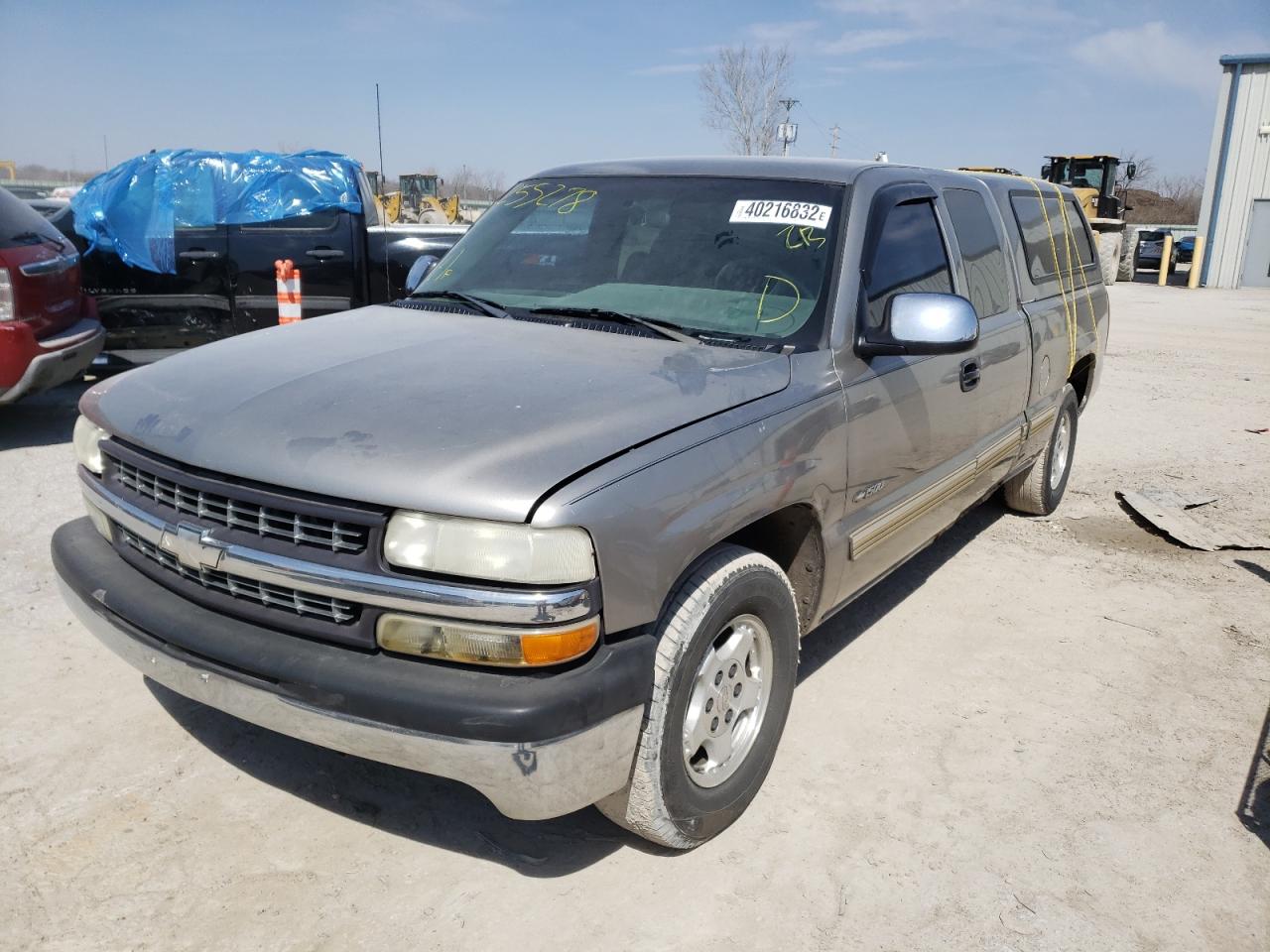 Photo 2 from auction – 2001 CHEVROLET SILVERADO with VIN 2GCEC19T511255278